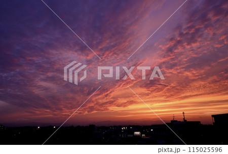 真っ赤な夕焼け 115025596