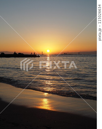 2023年10月26日の逗子・葉山　森戸海岸の夕焼け 115026634