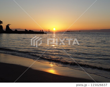 2023年10月26日の逗子・葉山　森戸海岸の夕焼け 115026637