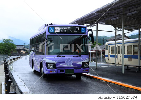 【JR九州】いすゞ・エルガミオ〜あやめカラー〜とキハ47(BRTひこぼしライン・日田彦山線:添田駅) 【JR九州】いすゞ・エルガミオ〜あやめカラー〜とキハ47(BRTひこぼしライン・日田彦山線:添田駅) 115027374