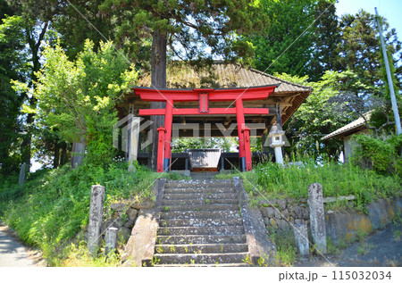 群馬県沼田市屋形原町のパワースポット 篠尾神社の赤鳥居 群馬県沼田市屋形原町のパワースポット 篠尾神社の赤鳥居 115032034