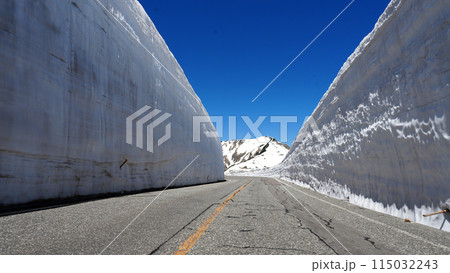 雪の大谷_立山黒部アルペンルート 115032243