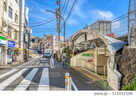 東京都渋谷区の都市風景　代々木駅 115032586