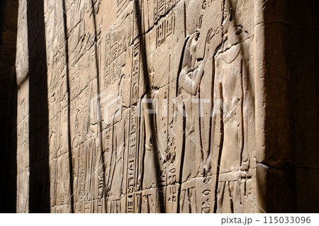 ヒエログリフの壁 115033096