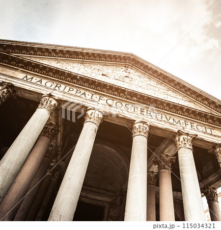 Roman pantheon 115034321