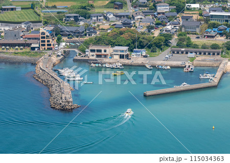 福岡県糸島市芥屋の遊覧船 福岡県糸島市芥屋の遊覧船 115034363