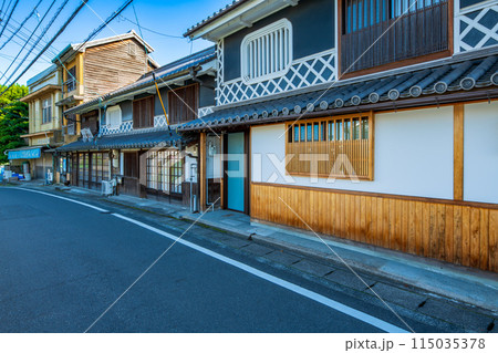 岡山県　倉敷市　玉島の町並み 115035378