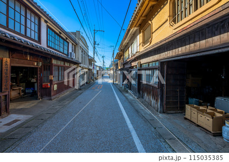 岡山県　倉敷市　玉島の町並み 115035385