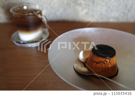 プリンのクリーム添え プリンのクリーム添え 115035416