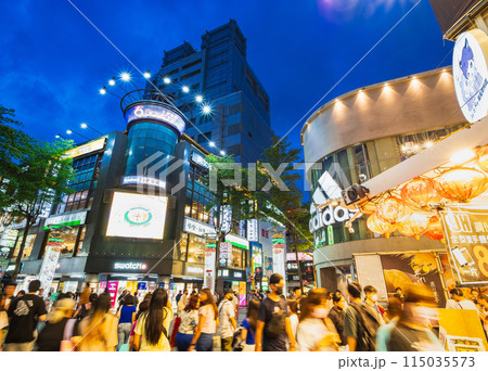 台北 西門町のメインストリート 夜景 台北 西門町のメインストリート 夜景 115035573