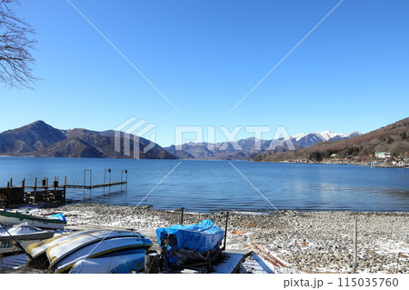 奥日光の冬景色 中禅寺湖畔 115035760