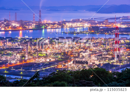 岡山県　倉敷市　水島工場夜景 115035823