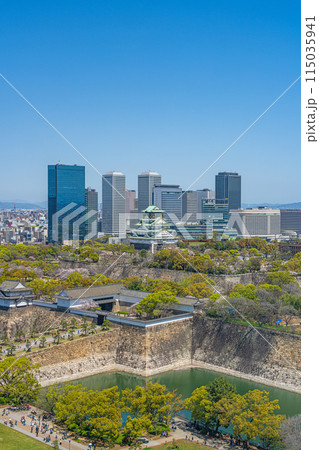 【都市風景】春の大阪城公園とOBPのビル群【大阪城天守閣】 【都市風景】春の大阪城公園とOBPのビル群【大阪城天守閣】 115035941