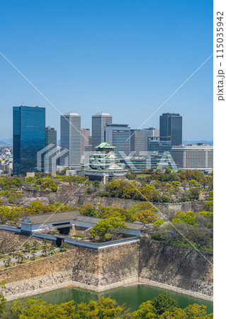 【都市風景】春の大阪城公園とOBPのビル群【大阪城天守閣】 【都市風景】春の大阪城公園とOBPのビル群【大阪城天守閣】 115035942