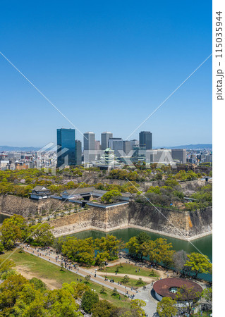 【都市風景】春の大阪城公園とOBPのビル群【大阪城天守閣】 115035944