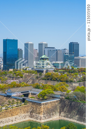 【都市風景】春の大阪城公園とOBPのビル群【大阪城天守閣】 115035950