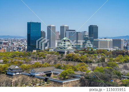 【都市風景】春の大阪城公園とOBPのビル群【大阪城天守閣】 115035951