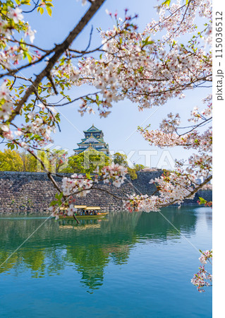 【春の大阪城公園】大阪城天守閣と御座船【桜】 【春の大阪城公園】大阪城天守閣と御座船【桜】 115036512