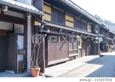 日本の飛騨高山の古い町並の風景 日本の飛騨高山の古い町並の風景 115037038