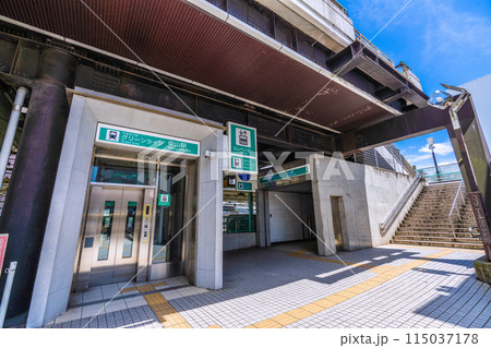 日本の横浜都市景観 横浜市営地下鉄グリーンライン 中山駅出入口2などを望む 115037178