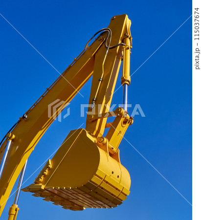 Scoop and hydraulic arm of an excavator Scoop and hydraulic arm of an excavator 115037674