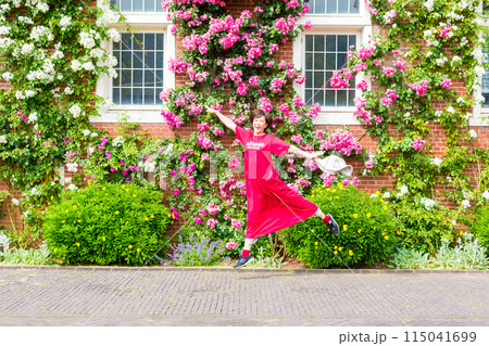 九州、長崎旅行、バラ園、バラを楽しむ女性旅 九州、長崎旅行、バラ園、バラを楽しむ女性旅 115041699