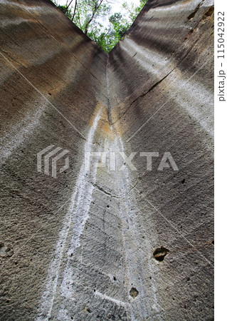 山形県高畠町の石切場跡(高畠町爪割石庭公園) 山形県高畠町の石切場跡(高畠町爪割石庭公園) 115042922