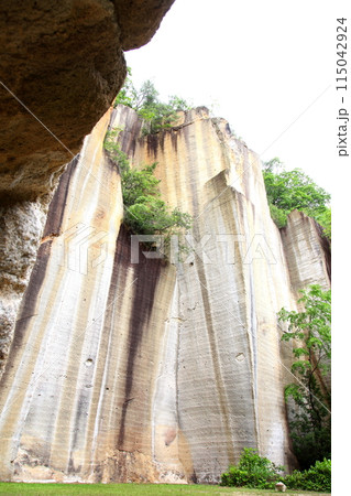 山形県高畠町の石切場跡（高畠町爪割石庭公園） 115042924