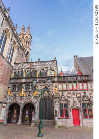 ベルギー　ブルージュ　聖血大聖堂　早朝 115042998