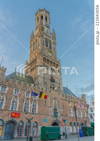 ベルギー　ブルージュ　ブルッヘの鐘楼　早朝 115043056