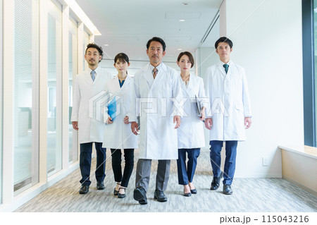 回診　医師　病院 115043216