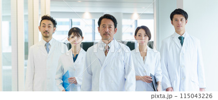 回診　医師　病院 115043226