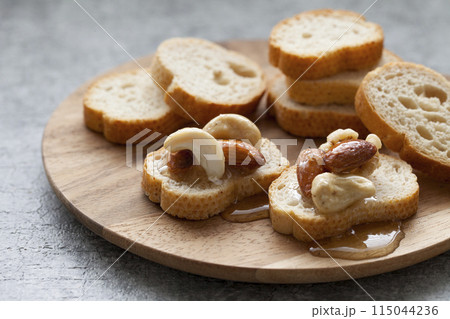 ナッツの蜂蜜漬け ナッツの蜂蜜漬け 115044236