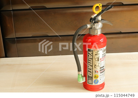 家庭用の消火器 115044749