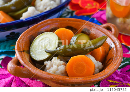 野菜のエスカベーチェ（メキシコ料理）Verduras en escabeche 115045785