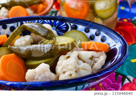 野菜のエスカベーチェ（メキシコ料理）Verduras en escabeche 115046040
