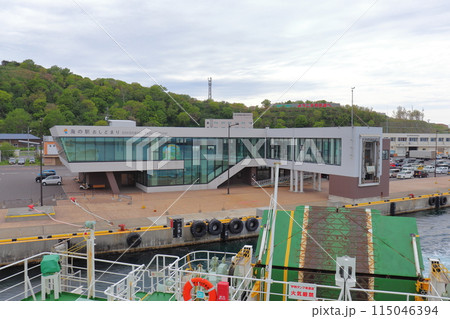 利尻島の玄関口 鴛泊港フェリーターミナル（海の駅おしどまり） 115046394