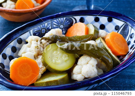 野菜のエスカベーチェ（メキシコ料理）Verduras en escabeche 115046793