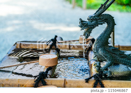【神奈川県】鎌倉の妙本寺にある手水舎の龍 【神奈川県】鎌倉の妙本寺にある手水舎の龍 115046867