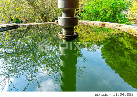 【神奈川県】鎌倉の妙本寺にある天水桶 【神奈川県】鎌倉の妙本寺にある天水桶 115046882