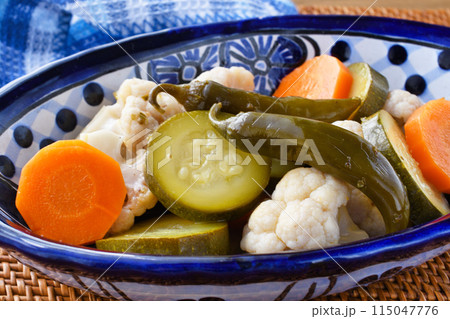 野菜のエスカベーチェ（メキシコ料理）Verduras en escabeche 115047776