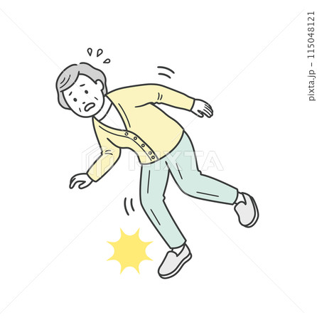 つまずいて慌てる高齢女性 115048121