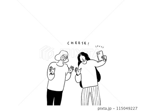 スマホのカメラで自撮りをする女性二人、線画 115049227