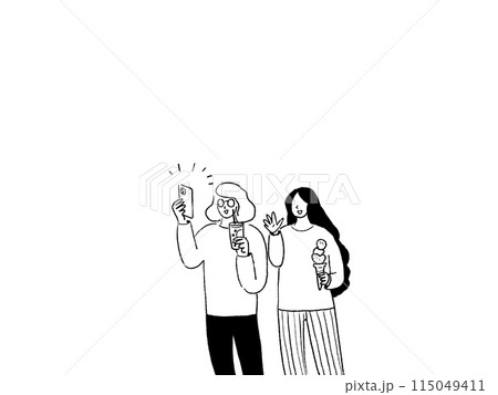 スマホのカメラで自撮りをするアイスクリーム、飲み物を持った若い女性二人、線画 115049411
