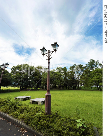 公園の街灯 115049412