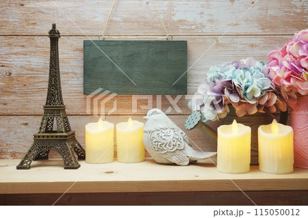 Empty wooden hanging on wooden background with home decoration on wooden shelve 115050012