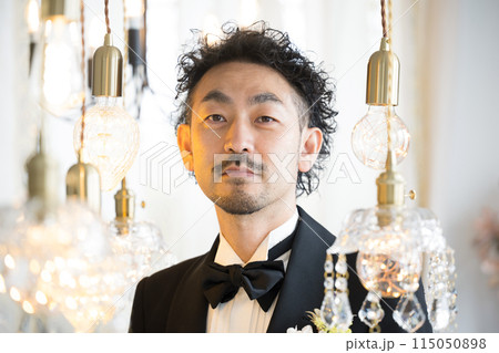 新郎のイメージ　結婚式の前撮りなど 115050898