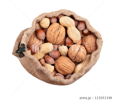 Mixed nuts in their shells, snack nuts in opened gunny sack. Unshelled hazelnuts, peanuts and walnuts, dried and ready to eat. Corylus avellana, Arachis hypogaea and Juglans regia, in opened jute bag. Mixed nuts in their shells, snack nuts in opened gunny sack. Unshelled hazelnuts, peanuts and walnuts, dried and ready to eat. Corylus avellana, Arachis hypogaea and Juglans regia, in opened jute bag. 115051196