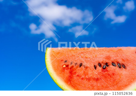 【夏素材】スイカと青空【長野県】 115052636