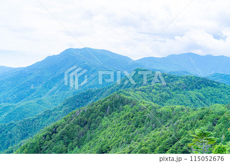 【山岳素材】夏の国師岳から見る山岳風景【山梨県】 【山岳素材】夏の国師岳から見る山岳風景【山梨県】 115052676
